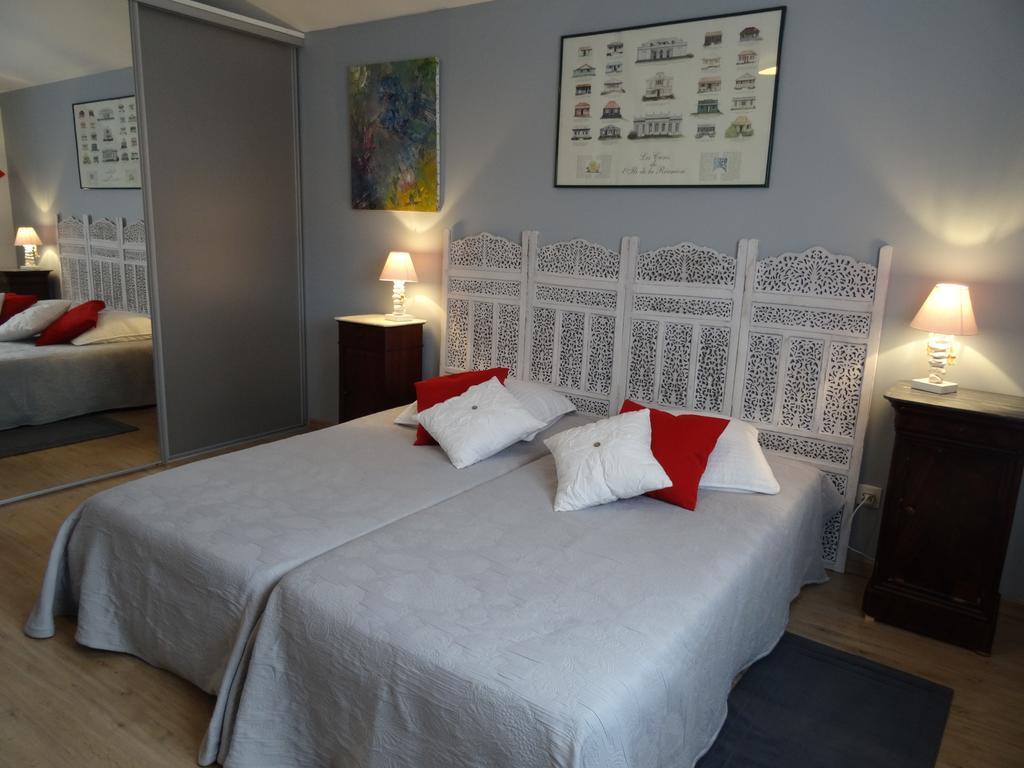 Une Chambre En Ville Savigneux  Екстериор снимка